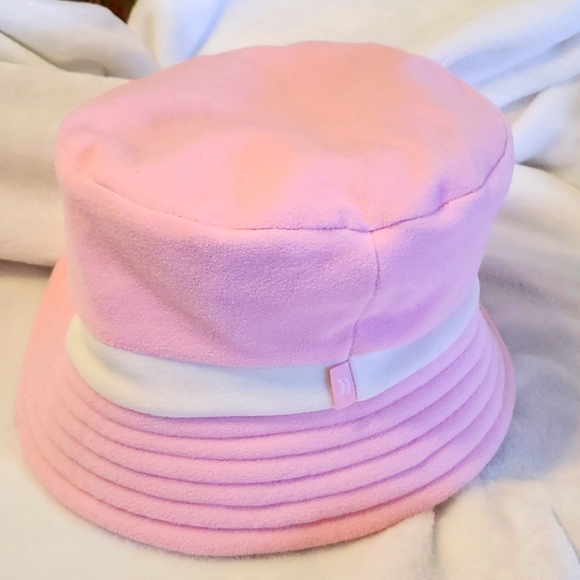 Accessories - Soft Velour Woman Daisy Reversible Bucket Hat